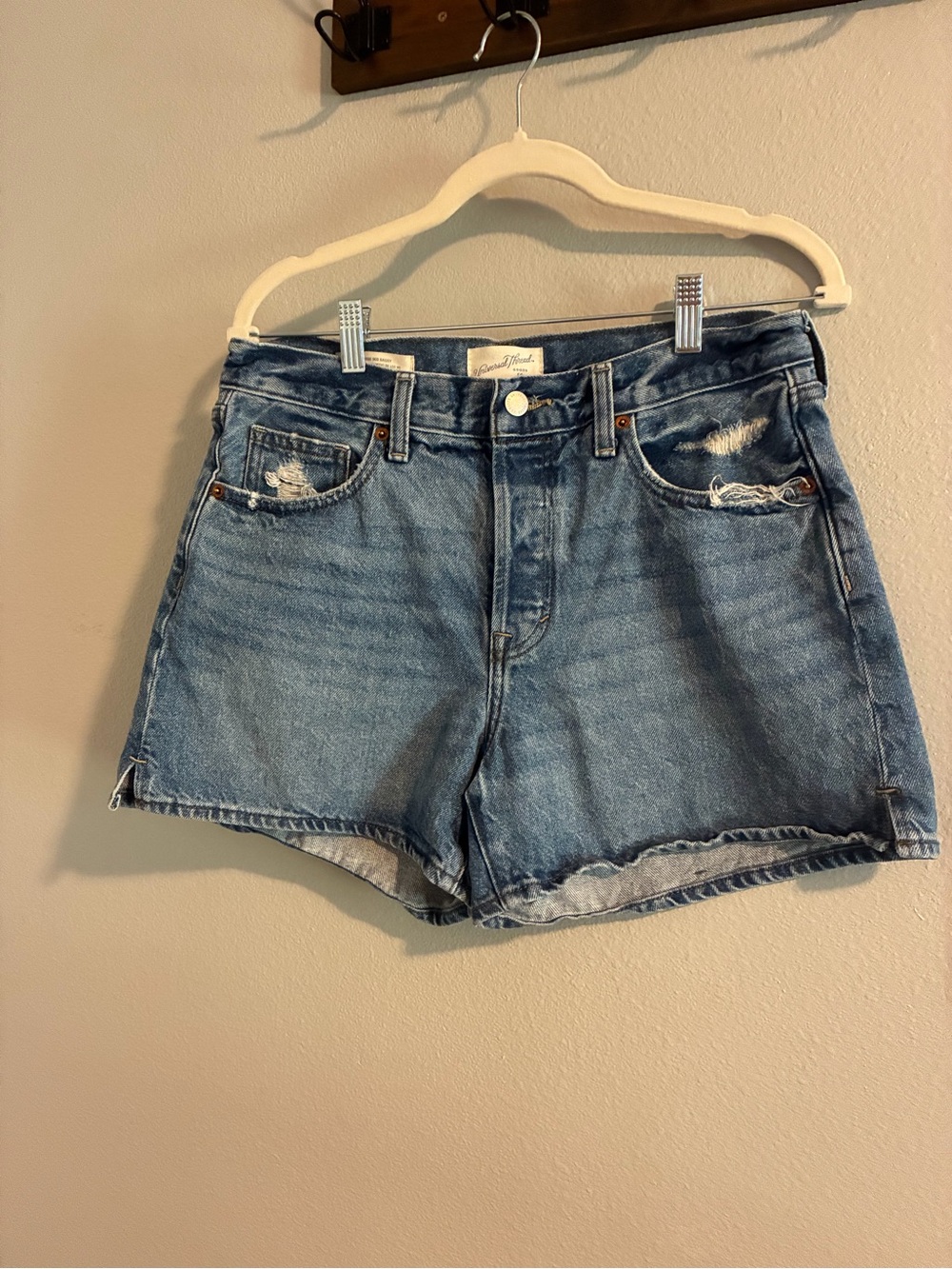 Universal Thread Blue Distressed 90s Mid-Rise Denim Shorts